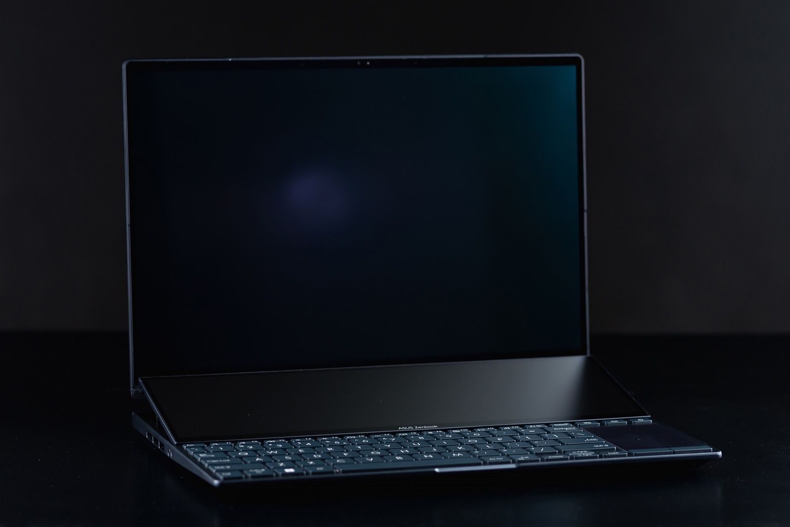 ASUS Zenbook Pro 14 Duo OLED przód bok