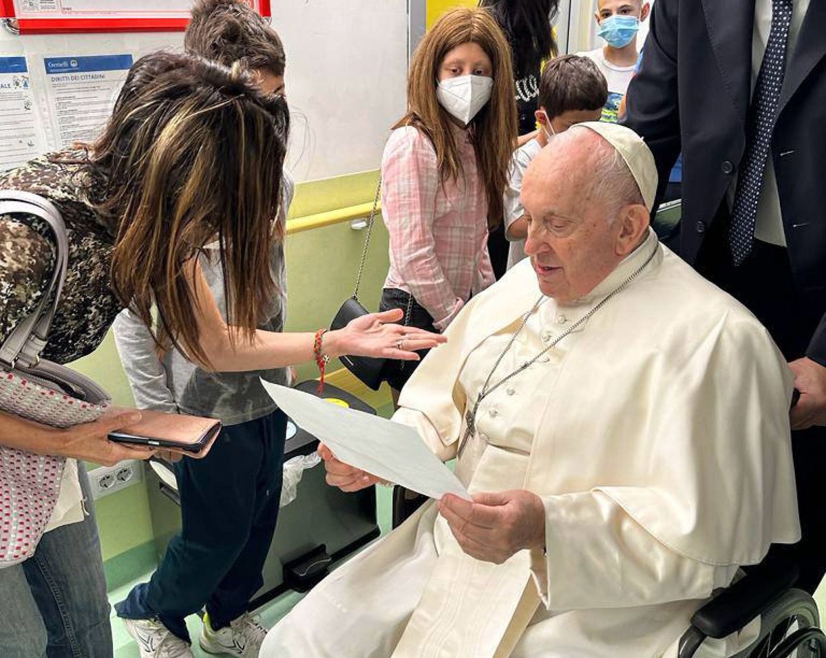 Watykan podał datę. Franciszek opuszcza szpital 