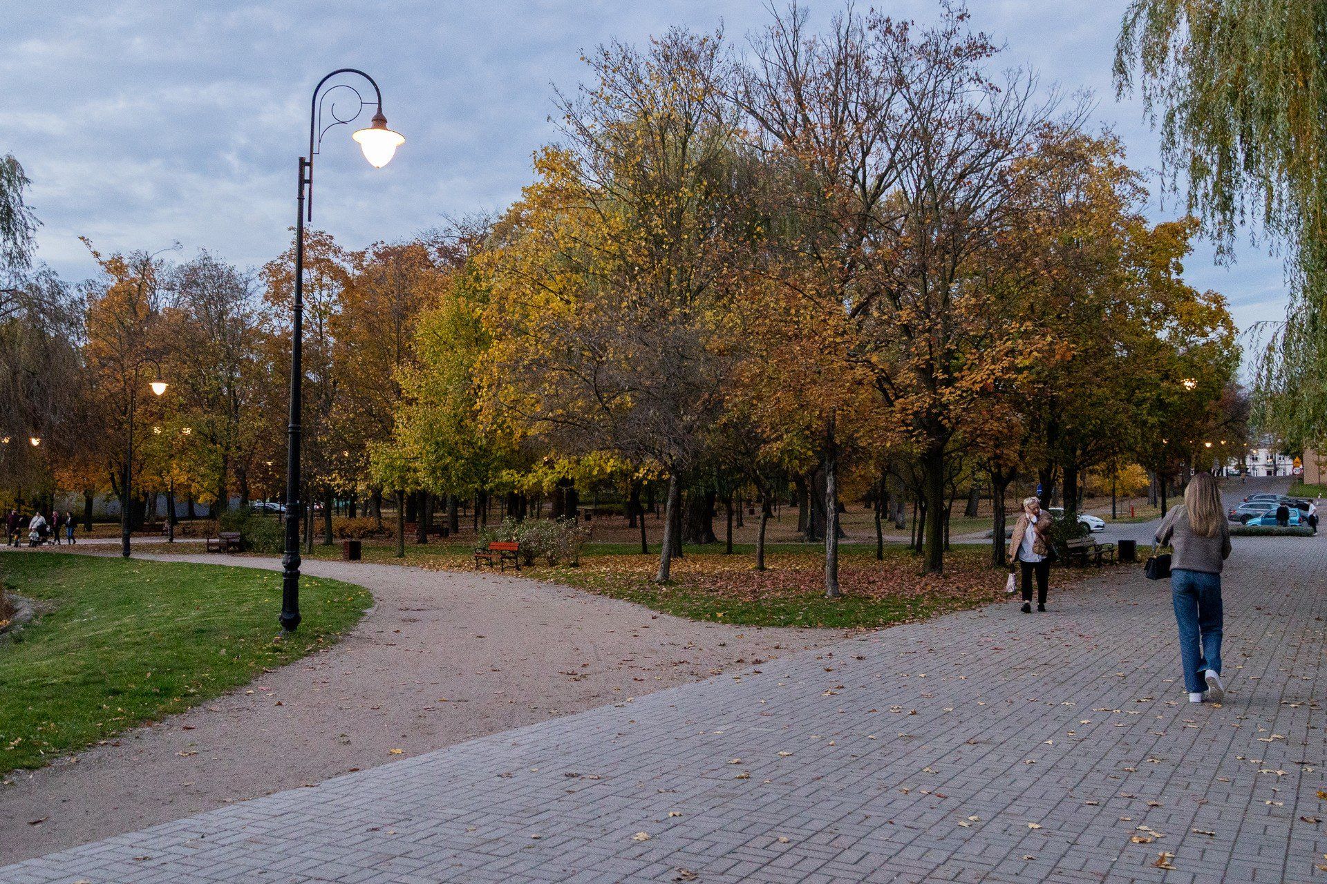 Park Miejski w Zduńskiej Woli w jesiennym wydaniu.