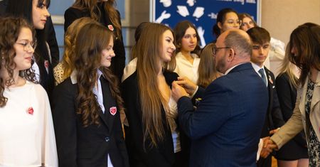 Słupsk: W II Liceum Ogólnokształcącym pożegnano absolwentów [ZDJĘCIA]