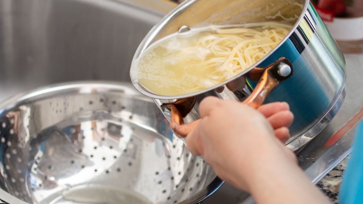 Jak gotować makaron, aby się nie sklejał