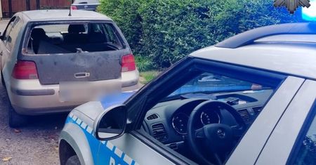 18-letni kierowca uciekał przed policją uszkodzonym autem