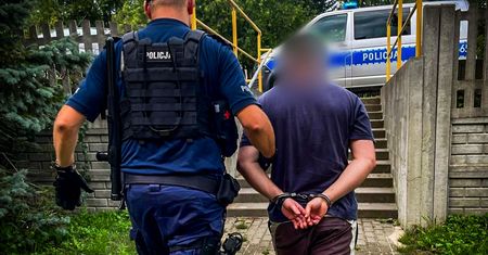 Rodzinna awantura w Siemiatyczach. Syn ugodził ojca nożem