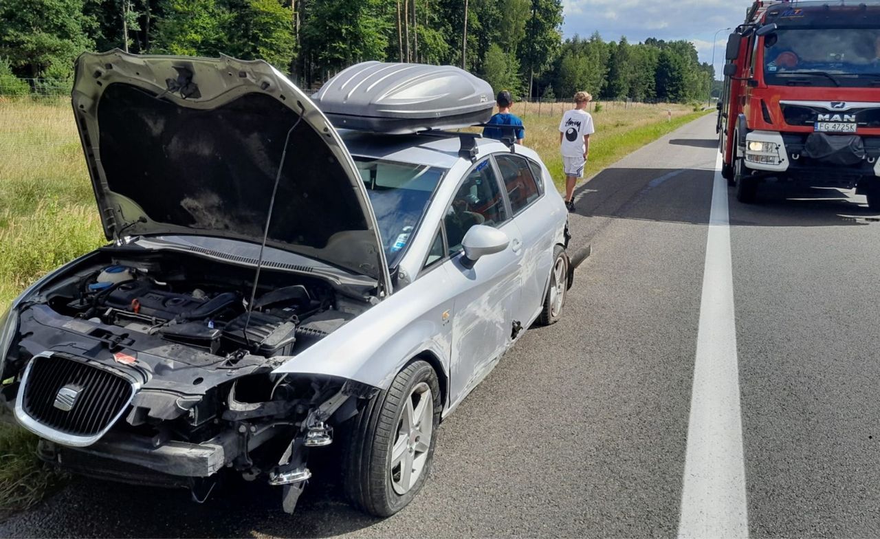 Marwice: Rozbił seata na barierach na S3. Rodzina jechała nad morze
