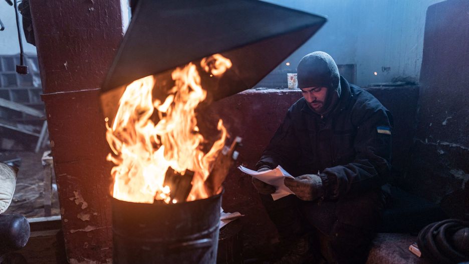 Military mobility of Ukrainian soldiers continues in the direction of Bakhmut
DONETSK OBLAST, UKRAINE - 11 FEBRUARY: Ukrainian soldier warms himself next to a bonfire in the direction of Bakhmut, where clashes between Russia and Ukraine continue to take place, Donetsk Oblast, Ukraine, 11 February 2024. Diego Herrera Carcedo / Anadolu 
Dostawca: PAP/Abaca
AA/ABACA
Donetsk, 2024, Bakhmut, Clashes, Clashes continue, cold, cold weather, direction of Bakhmut, Donetsk Oblast, February, fire, military, military mobility, Military mobility of Ukrainian soldiers, rest, Russia, Russia-Ukraine war, shelter, snow, soldiers, stove, trying to warm up, Ukraine, Ukrainian soldiers, war continues, warm themselves, warm up, weather, winter, winter season