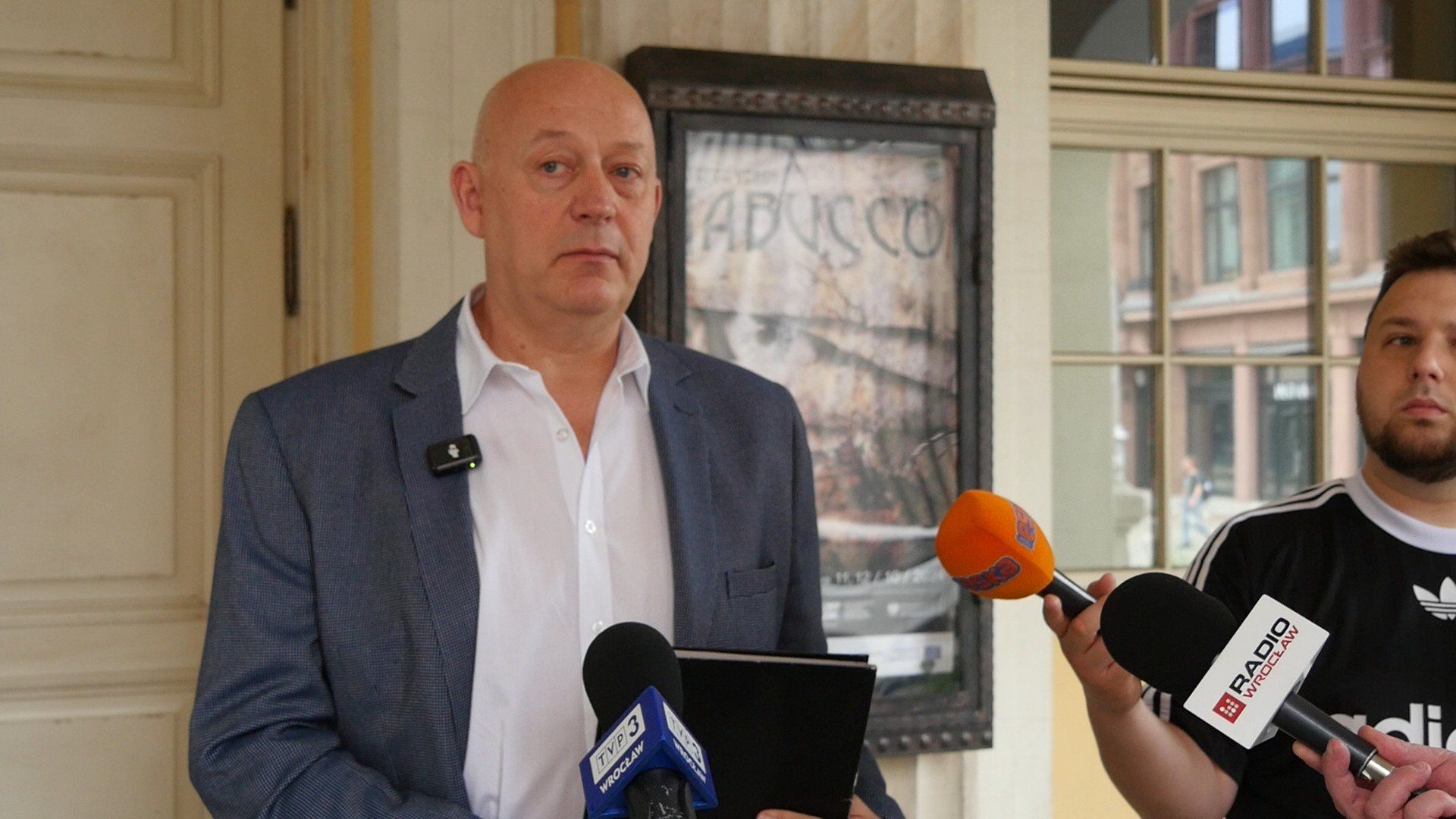 Tomasz Janczak niewpuszczony do budynku opery