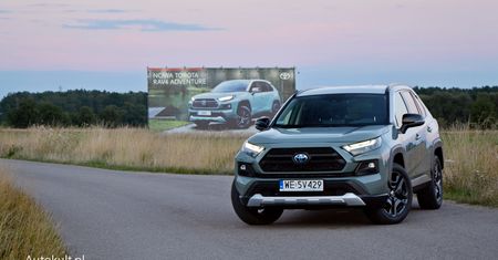 Test: Toyota RAV4 Adventure 2.5 Hybrid Dynamic Force - siła reklamy