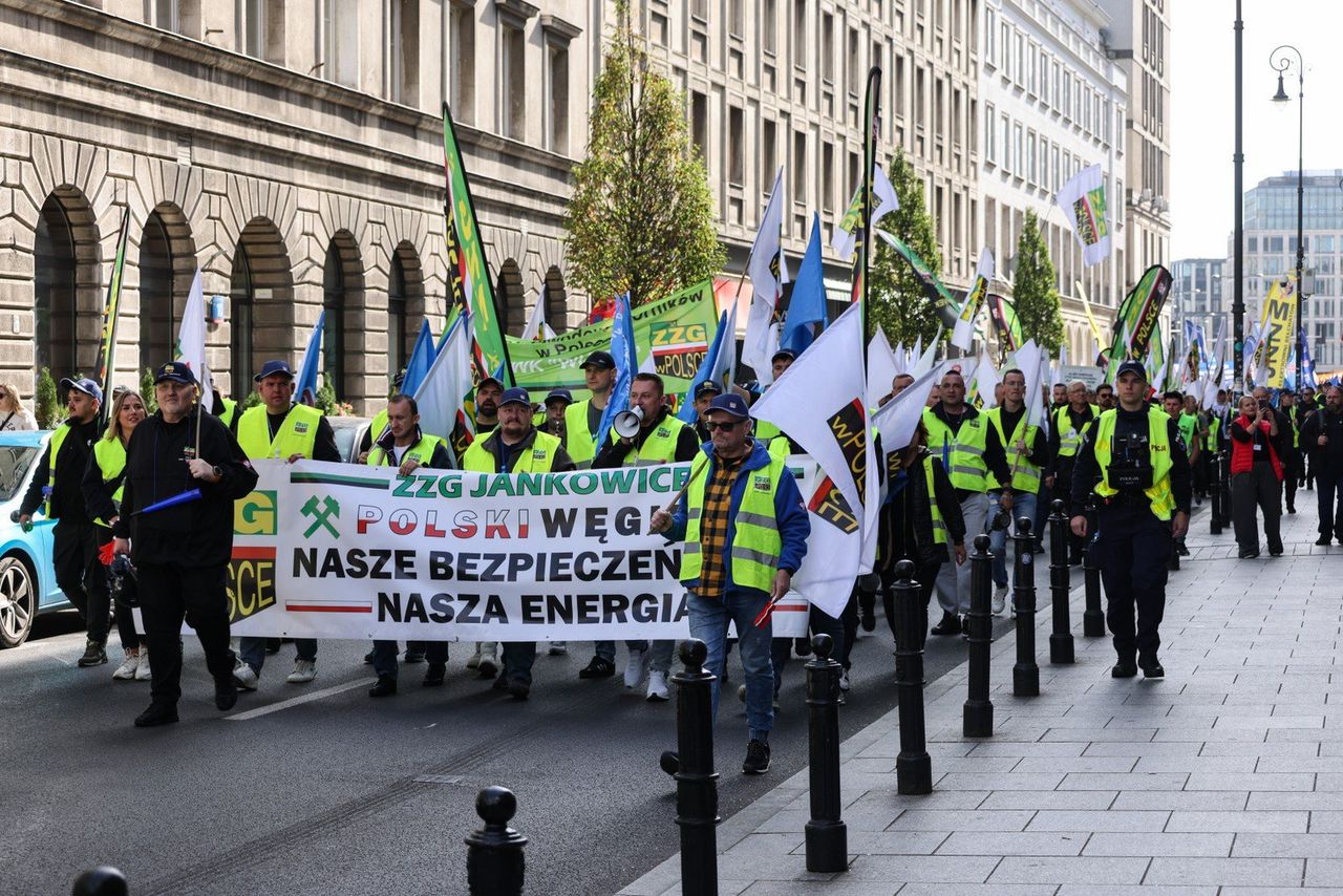 Warszawa: Marsz Niezadowolenia ulicami stolicy. "Mamy europejskie ceny, a nie europejskie pensje". Związkowcy żądają wyższych płac