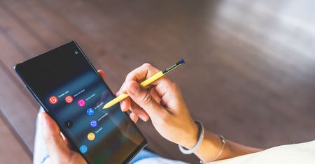 Samsung Galaxy Note 9 spłonął w damskiej torebce. Śledztwo wykaże, czy to tylko incydent