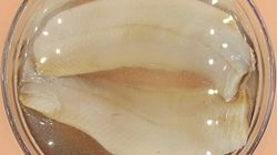 Śledź octowy czy w solance? Może drażnić żołądek lub podnosić ciśnienie