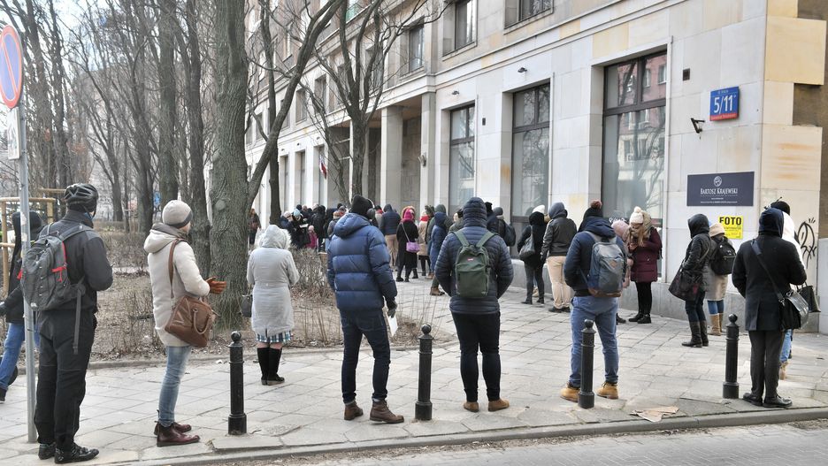 paszport, kolejki, urząd wojewódzki