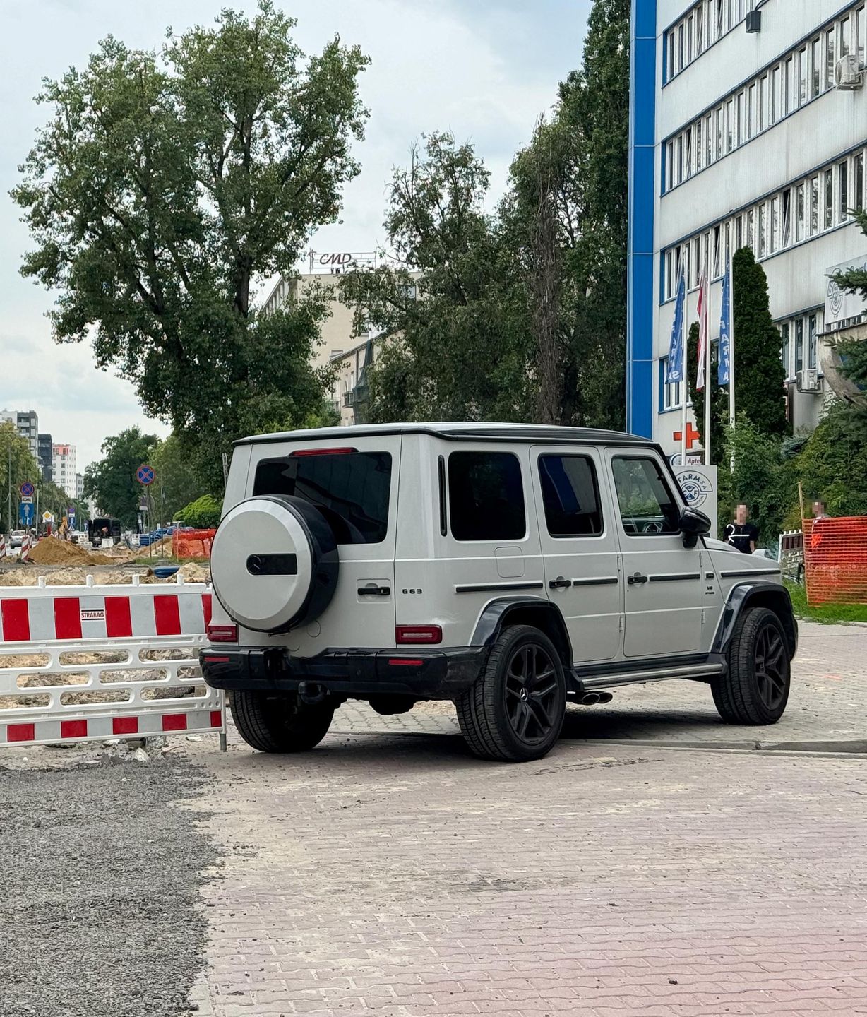 Sara i Artur Borucowie "przyłapani" na załatwianiu sprawunków na mieście