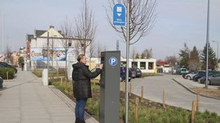 Jarocin powiększa strefę płatnego parkowania. Które ulice zostaną włączone?