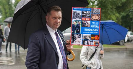 "Dzika nagonka" na podręcznik HiT. Czarnek odpowiada krytykom
