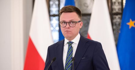 Niespodziewany wpis Hołowni i wolta. Dziwne tłumaczenia z KO
