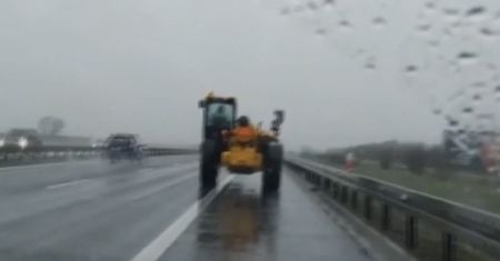Wrocław. Koparką po "ekspresówce". To był początek problemów