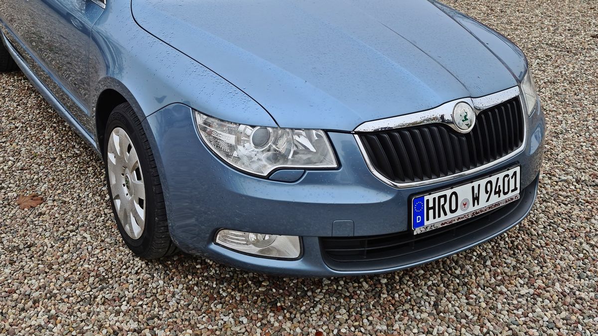 Tablice, które widać na autach sprowadzonych do Polski, to niemal w 100 proc. podróbki (tzw. kolekcjonerskie) lub nieważne wyjazdowe