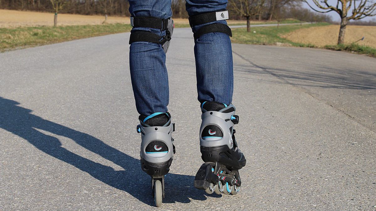 Jechał na rolkach, zajrzał do przydrożnego rowu. Horror na Dolnym Śląsku