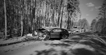 Tragiczny wypadek. Nie żyje kierowca 19-letni kierowca Renault - AKTUALIZACJA