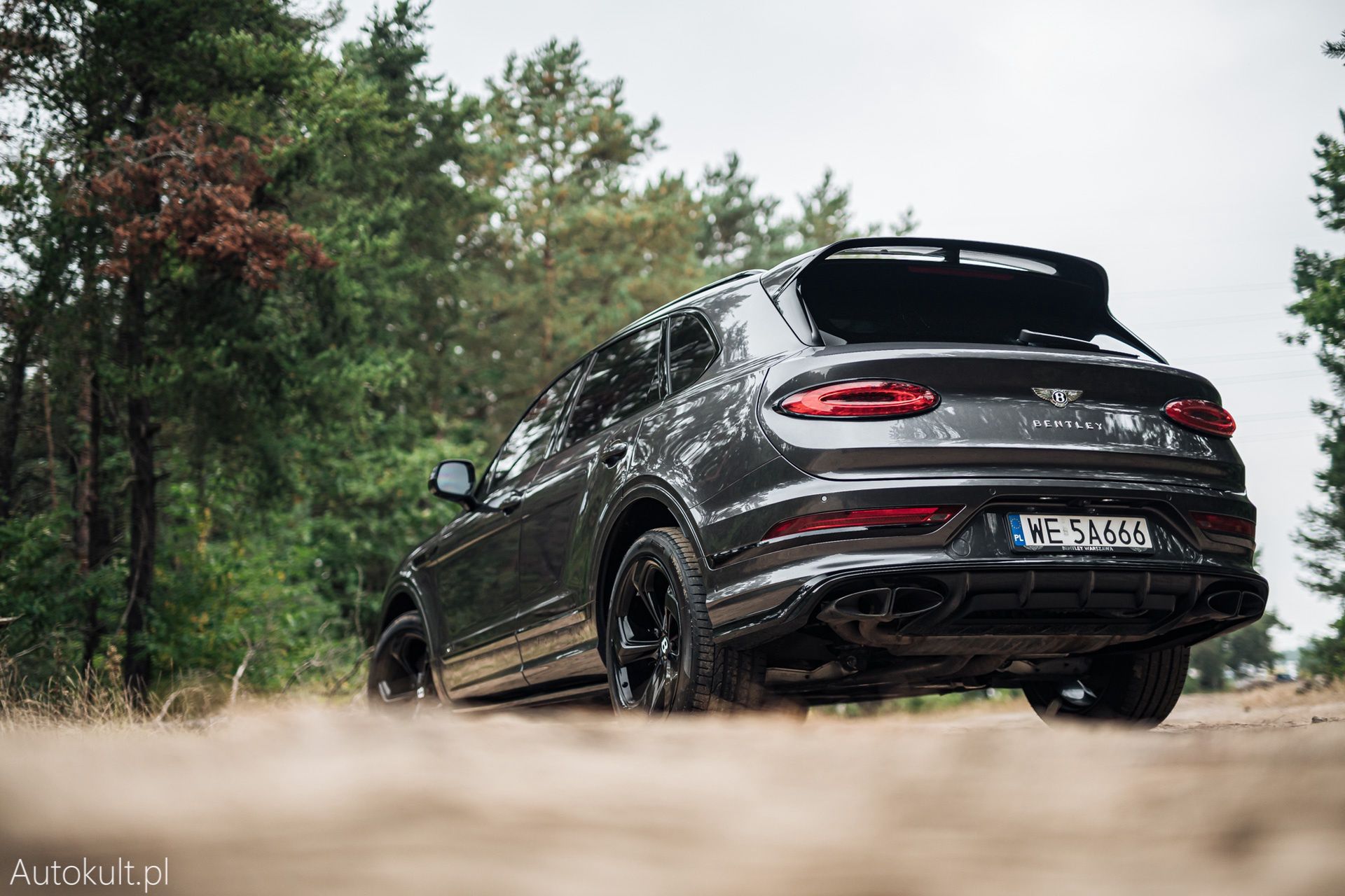 Range Rover (2022) vs Bentley Bentayga S (2022) vs Mercedes-Maybach GLS 600 (2022)