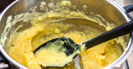 Zakazane połączenie. Gnije w jelitach, powoduje wzdęcia i zaparcia