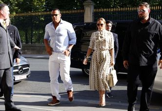Jennifer Lopez w stylizacji za 33 TYSIĄCE na randce w Paryżu (ZDJĘCIA)