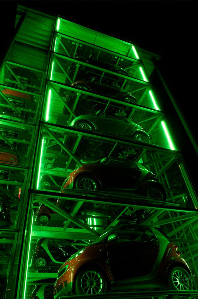 Smart Tower nocą (fot. Dustpuppy72)