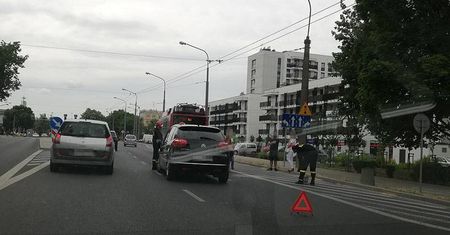 Uwaga kierowcy! Utrudnienia po zderzeniu citroena z trolejbusem MPK Lublin