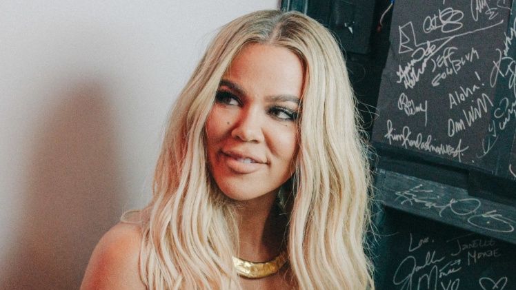 Khloe Kardashian chwali się figurą w bikini