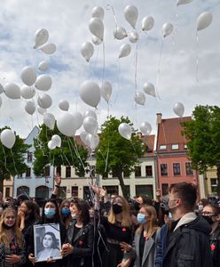 Gryfice. Marsz przeciw przemocy. Licealiści uczcili pamięć zamordowanej 18-latki