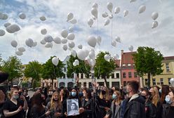 Gryfice. Marsz przeciw przemocy. Licealiści uczcili pamięć zamordowanej 18-latki
