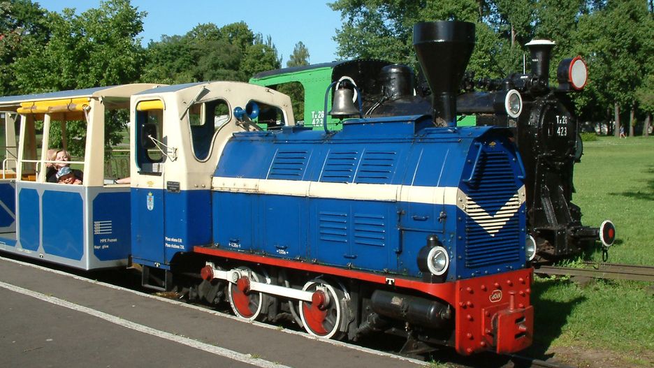 Pociąg na stacji „Maltanka” ciągnięty przez lokomotywę Wls40-100