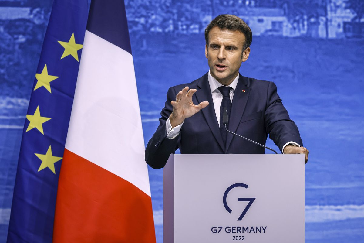 France's President Emmanuel Macron speaks during a press conference at Elmau Castle in Kruen, Germany, 28 June 2022. Germany is hosting the G7 summit at Elmau Castle near Garmisch-Partenkirchen from 26 to 28 June 2022. EPA/RONALD WITTEK Dostawca: PAP/EPA.