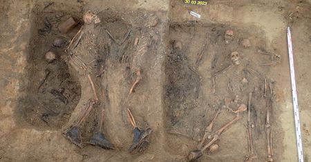 Pasjonat historii miał podejrzenia. To odkryto za płotem cmentarza