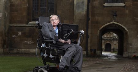 Stephen Hawking nie żyje