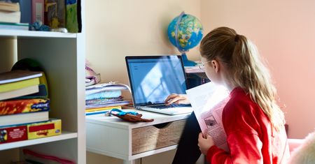 Mamy wypisują dzieci ze szkoły. "System jest przestarzały"