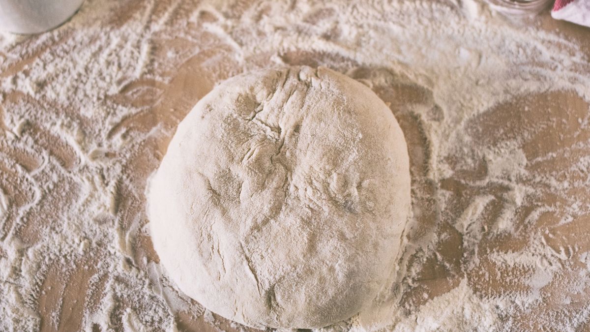 Jak zrobić ciasto na pizzę?