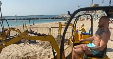 Conor McGregor odbudowuje się po porażce. Obsługiwał nietypowy pojazd