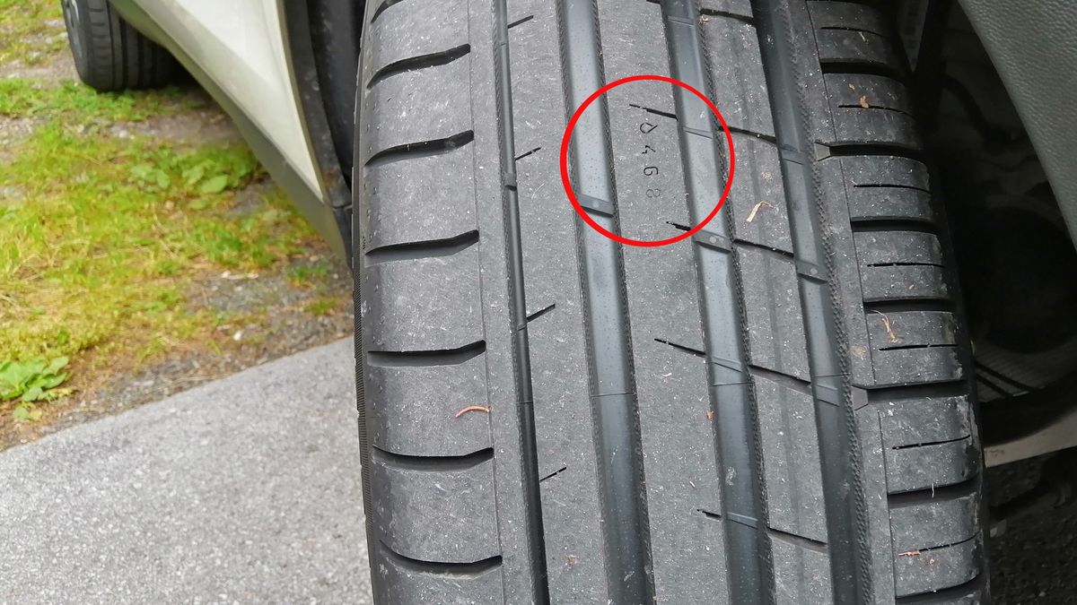 Znacznik zużycia na letniej oponie