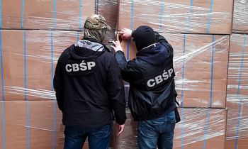 Papierosowy biznes wart miliony. CBŚP zatrzymało siedem osób