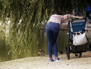 Pijana matka spacerowała z dziećmi. Świadkowie wezwali służby