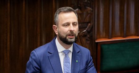 Majątek nowego szefa MON. Ziemia warta setki tysięcy złotych