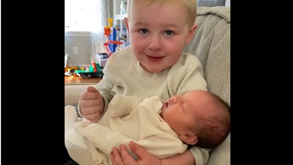 Pierwsze spotkanie rodzeństwa. Nagranie podbiło serca internautów