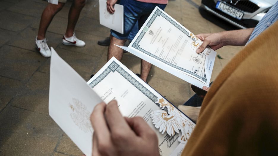 Matura 2020 i koronawirus. Nie wiadomo jeszcze, kiedy dzieci wrócą do szkoły. Ale maturzyści muszą już otrzymać oceny końcowe