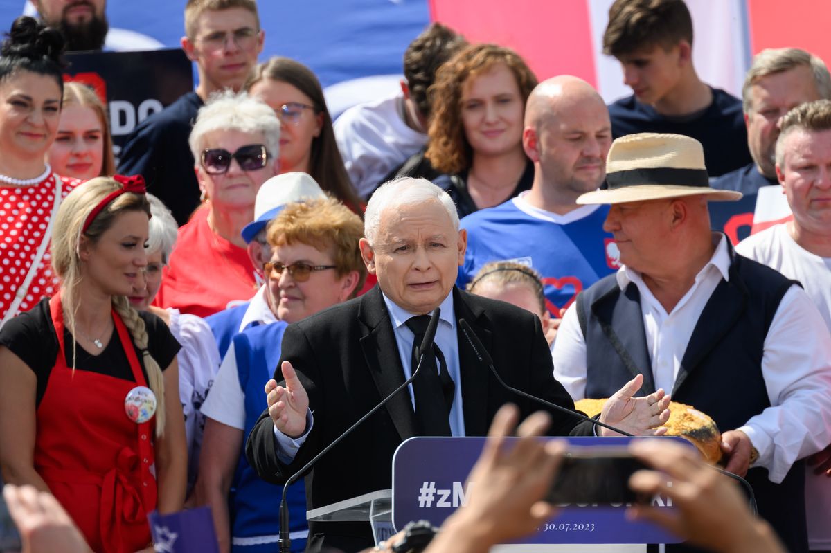 Prezes Prawa i Sprawiedliwości Jarosław Kaczyński podczas pikniku rodzinnego z cyklu "Z miłości do Polski"