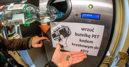 Automat wydający gotówkę za plastikowe butelki. Czy takie rozwiązanie pojawi się w Lublinie?