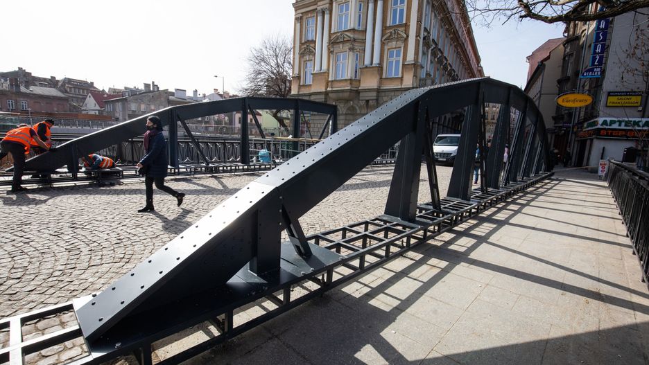 Bielsko-Biała. Most na ul. 11 Listopada znów ma filary. 