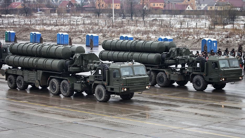 Systemy obrony przeciwlotniczej S-400, które Turcja zdecydowała się kupić od Rosji, są teraz powodem problemów 