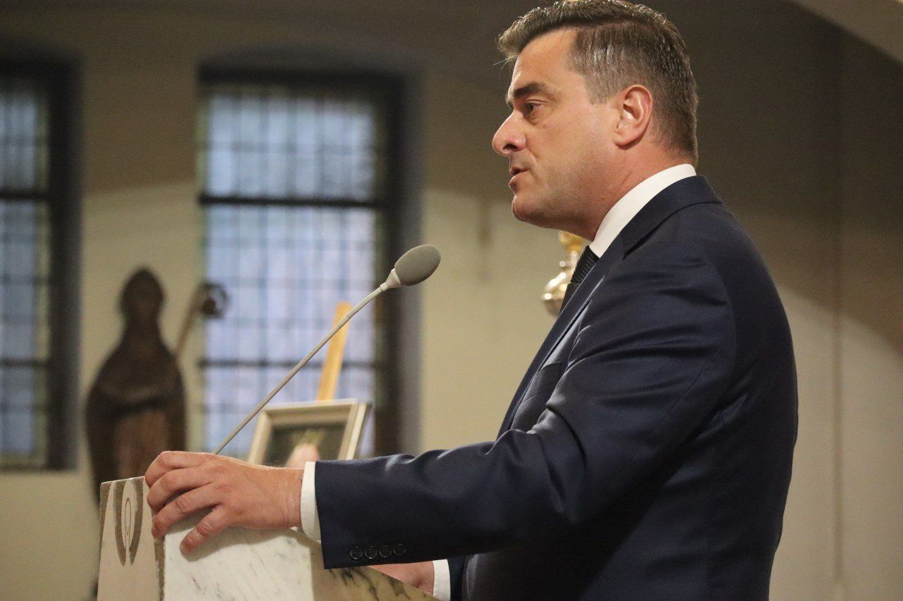 Wielu mieszkańców Leszna pożegnało ks. Jana Majchrzaka, zmarłego w ubiegłym tygodniu byłego proboszcza parafii pw. św. Mikołaja w Lesznie