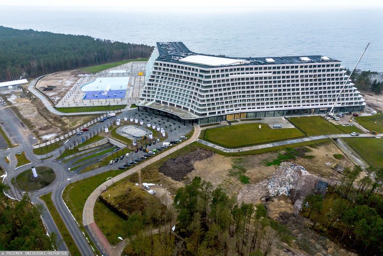 Nowe zdjęcia hotelu Gołębiewski w Pobierowie. Widać baseny uznane za samowolę budowlaną